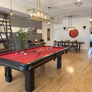 Appartement Vibrant 5-bed 5mins To Jarry Metro, Montréal