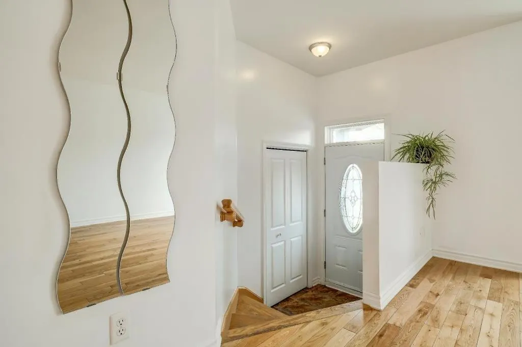 Apartment Comfort Townhouse Close To Airport Montreal