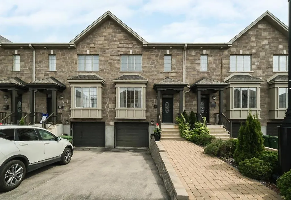 Comfort Townhouse Close To Airport Montreal