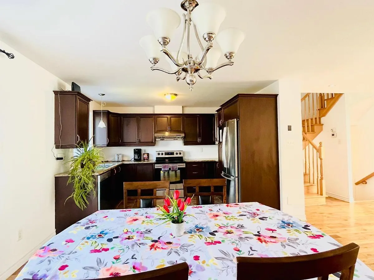 Comfort Townhouse Close To Airport Montreal 0*,  Canada