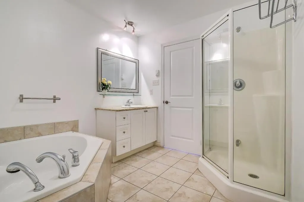 Comfort Townhouse Close To Airport Montreal 0*,  Canada