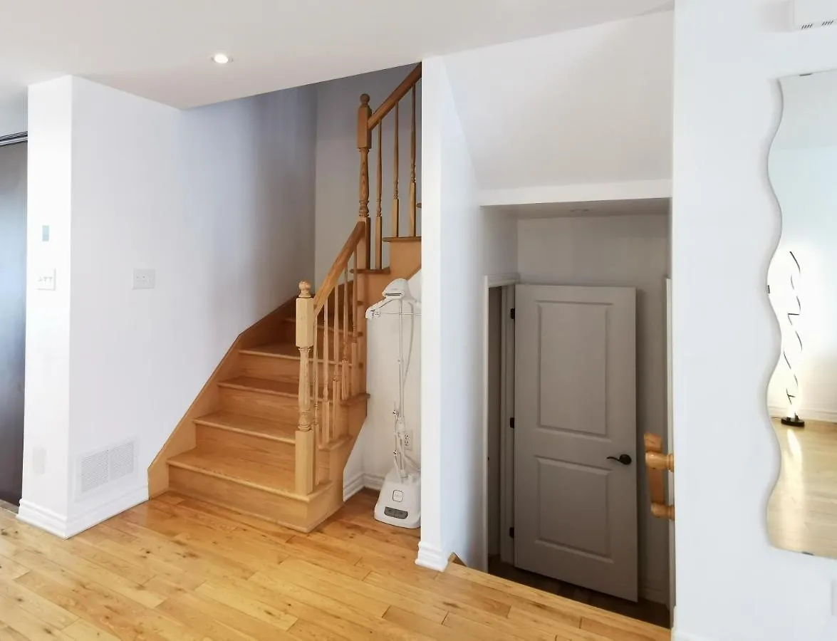 Comfort Townhouse Close To Airport Montreal Canada