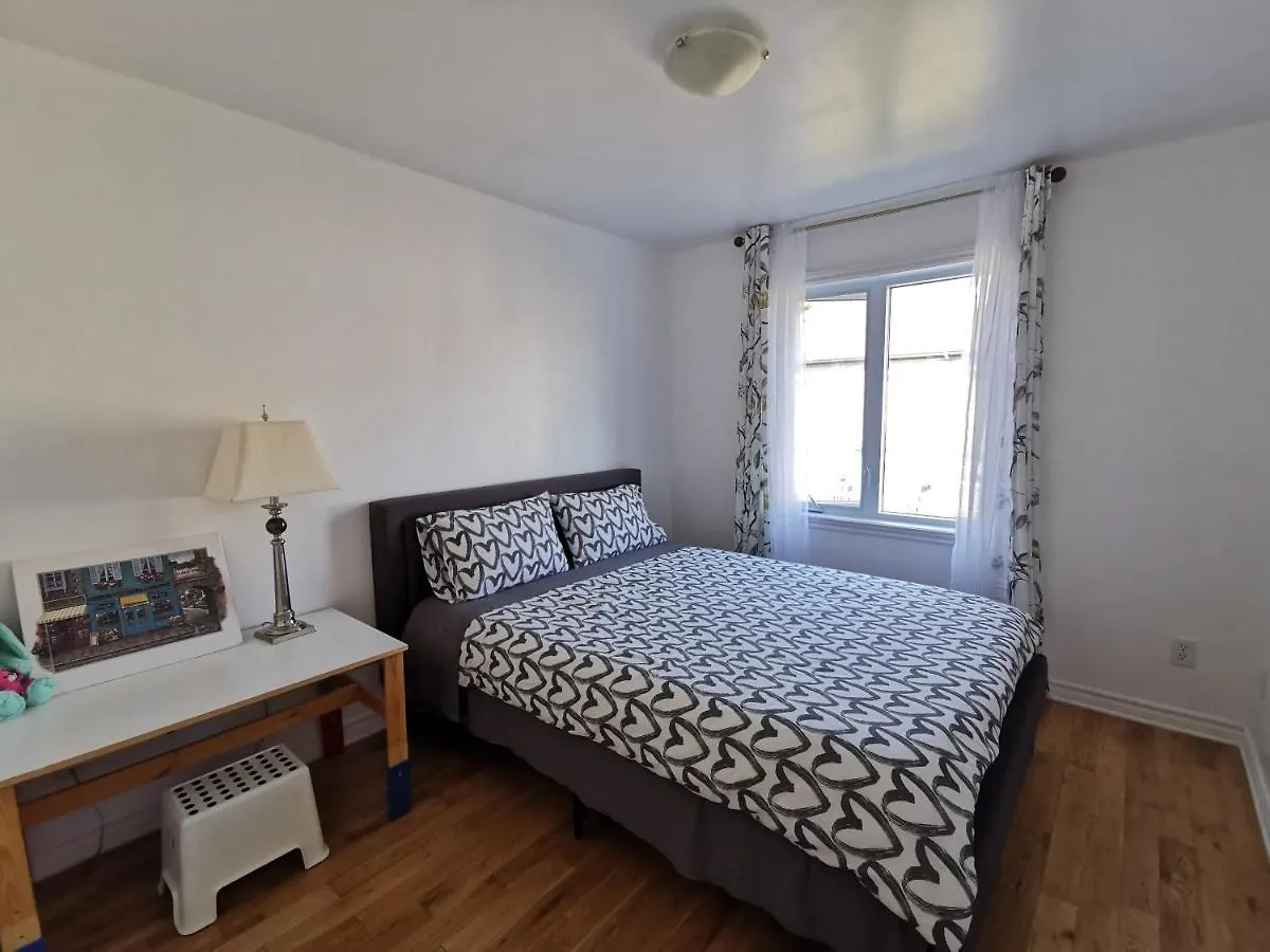 Comfort Townhouse Close To Airport Montreal Apartment